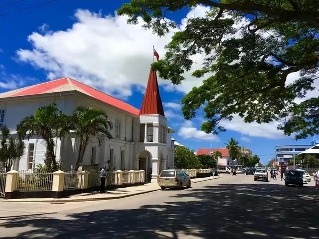 世界上最早看见太阳的国家，女人身材肥胖却有最美丽的脸