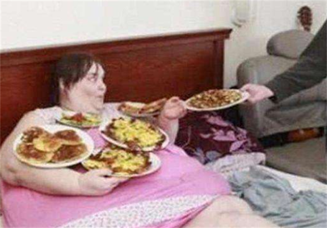 体重达1450斤的“超大美女”,被高富帅博士倒追,后生下2个儿子