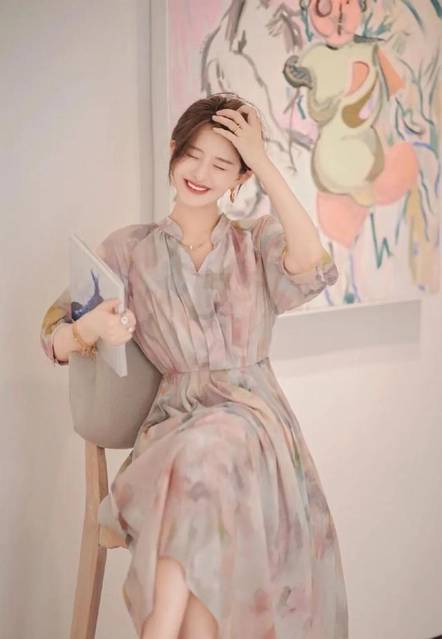 非常甜美的女孩