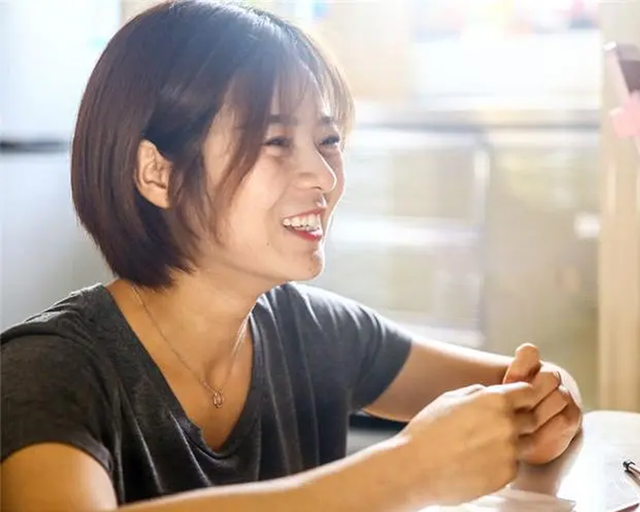 “无腿女孩”渭梅女，车祸截肢被父母遗弃，双手走出励志人生路！