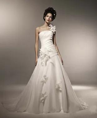 每个女孩都有一个婚纱梦,而我是个婚纱控