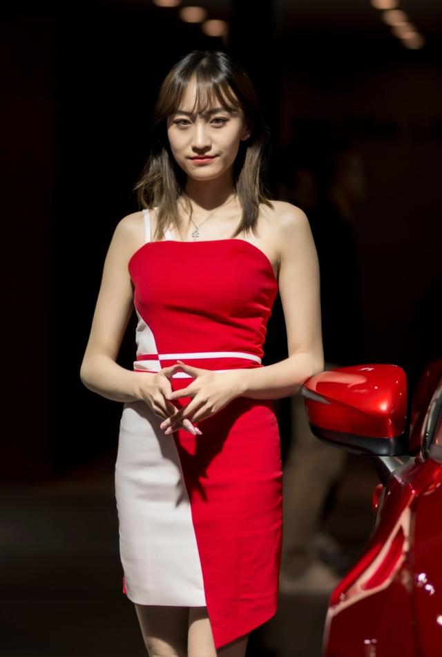 2019年昆明车展随拍的美女模特们（大量照片，有空我会持续更新）