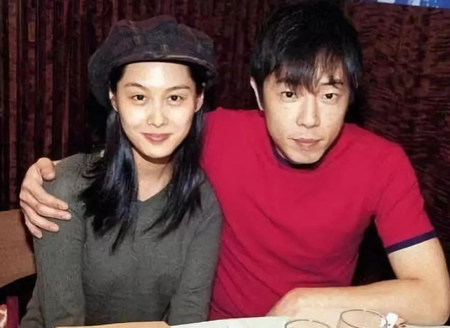 港圈四大女神齐热舞,身材纤细长腿瞩目,穿衣大胆舞姿不输女团