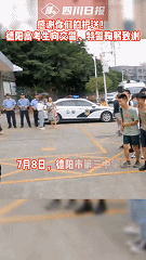 考完了，“一字马”女孩火了！网友：开心到劈叉