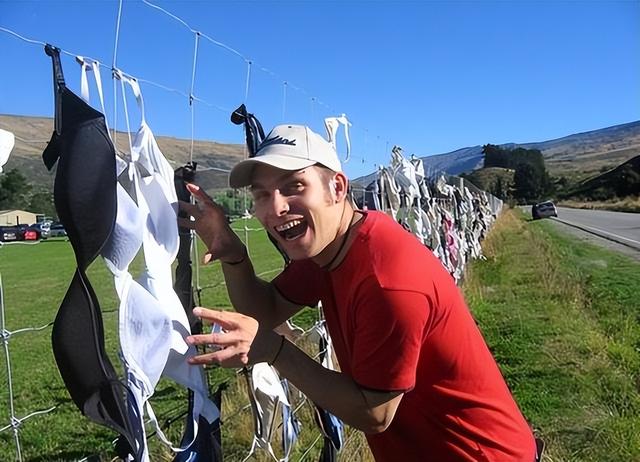 新西兰“内衣墙”:女性到这自愿脱掉内衣,当地男性却请求拆除