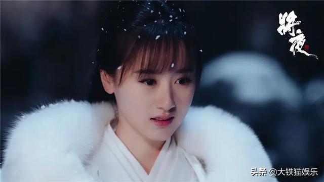 颜值不够就别穿貂了,10位古装美人告诉你啥叫大氅在身,雍容华贵