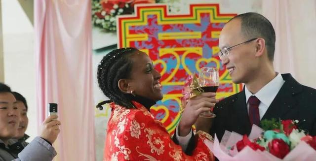 非洲女人比较黑，娶个非洲女人是什么体验？