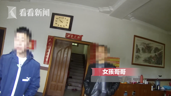 赖床被教育,6岁女孩报警求救:你们快来,哥哥和奶奶打我屁股