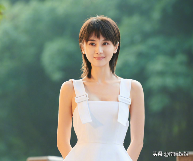 别再留黑长直了!今年流行这4种“短发发型”,个个减龄有气质