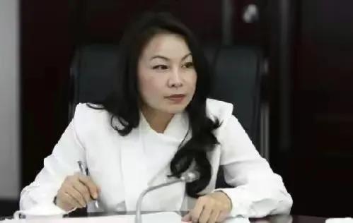 现代版官场美女官员现形记：成也美色，败也美色