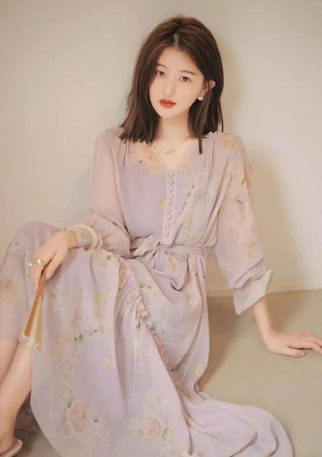 非常甜美的女孩