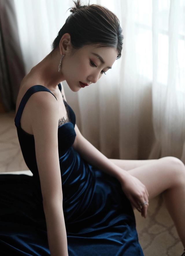 八位美女写真,风姿绰约小天仙,惊鸿一瞥清流溪,有你喜欢的吗?