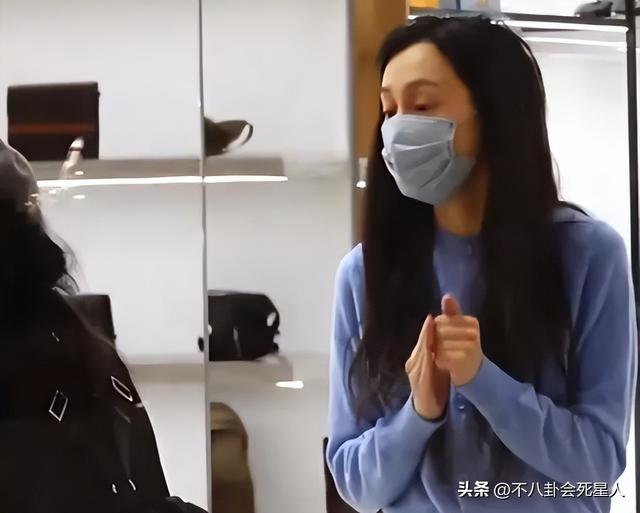 憔悴、浮肿、秃头,10位女星素颜街拍照,让我看见了人间真实