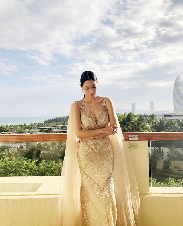 亚洲第一美女克拉拉真是尤物,长裙遮不住傲人曲线,多肉身材抢镜