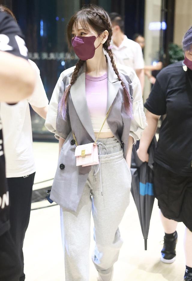 40岁王心凌凹少女！双马尾配粉T青春可爱，网友：身材造型是关键