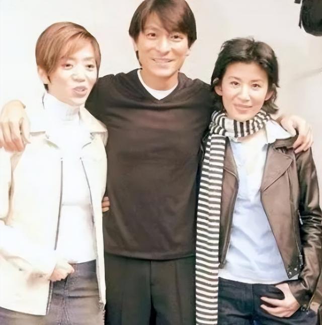 娱乐圈哪有真感情！这6对塑料姐妹花，为上位互踩，抢闺蜜老公