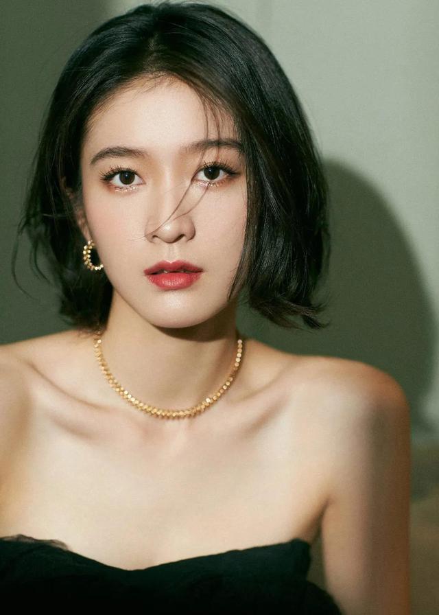 八位美女写真,风姿绰约小天仙,惊鸿一瞥清流溪,有你喜欢的吗?