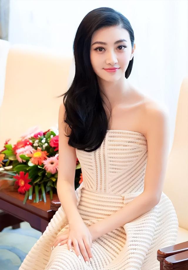 京城四美:有人未婚,有人离婚,有人是假富太太,有人被限制出境