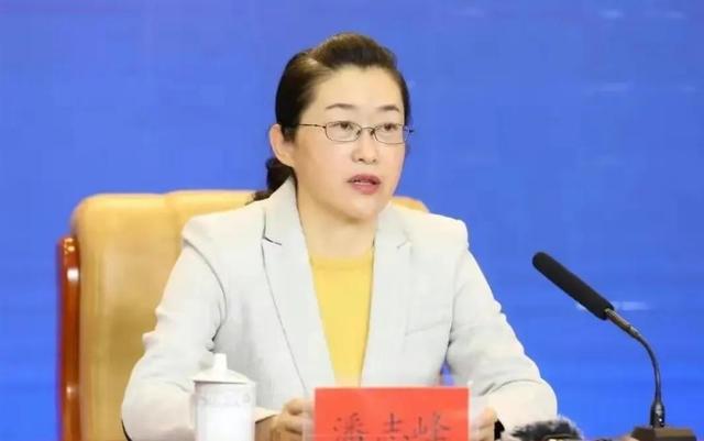 现代版官场美女官员现形记：成也美色，败也美色