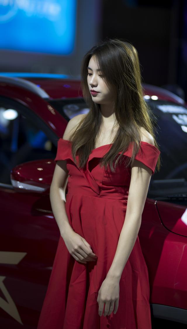 2019年昆明车展随拍的美女模特们（大量照片，有空我会持续更新）