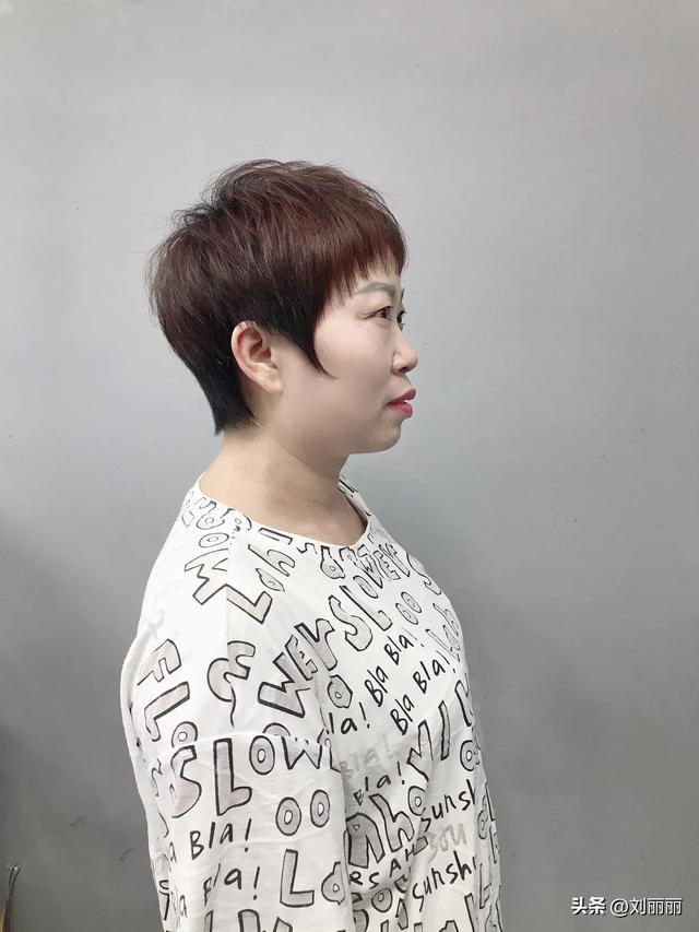 女士短发别乱剪,最火还是这三种,清爽自然真时尚