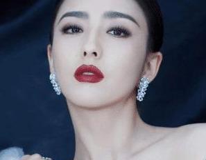 佟丽娅在家穿着“太随便”,下身没穿裤子,镜头拉远观众眼都直了