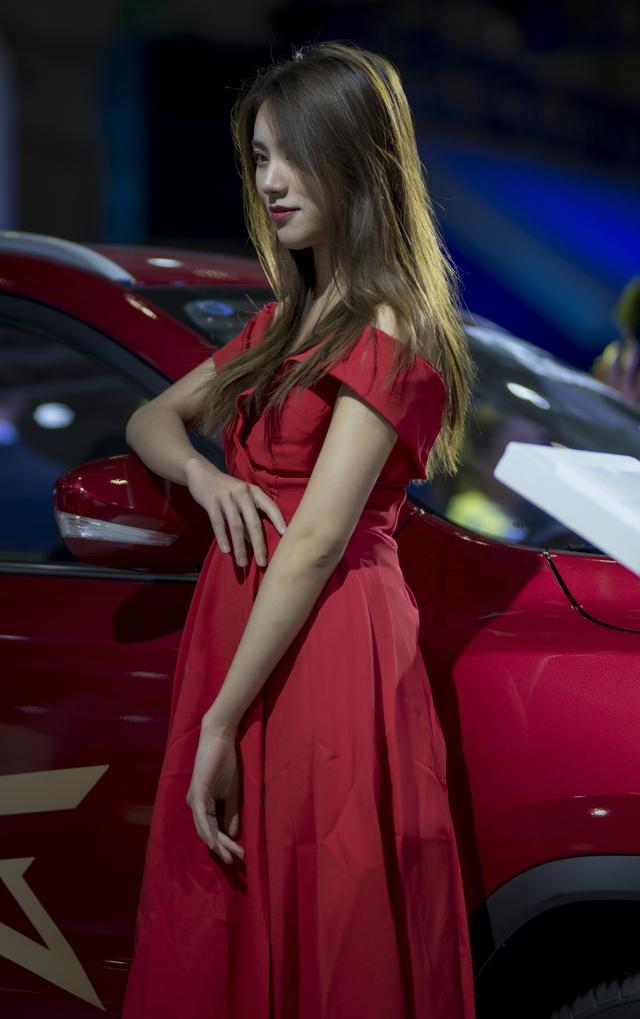 2019年昆明车展随拍的美女模特们（大量照片，有空我会持续更新）