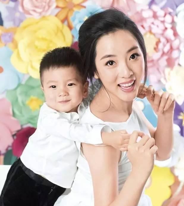 央视10大美女主持人,个个才貌双全,董卿知性,海霞端庄