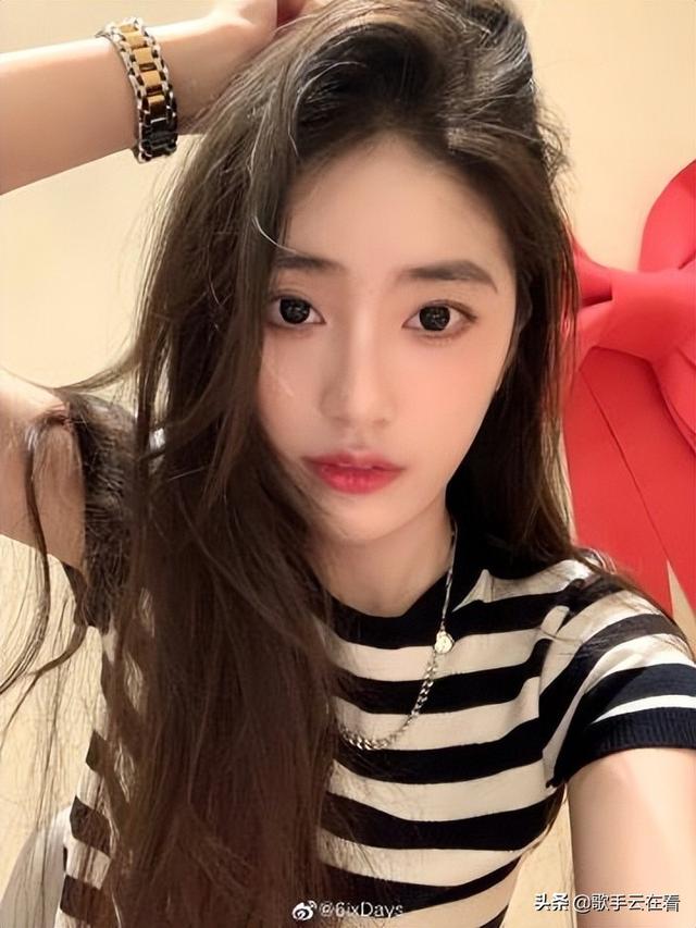 99年美女空乘小姐姐迷人美照欣赏，真好看