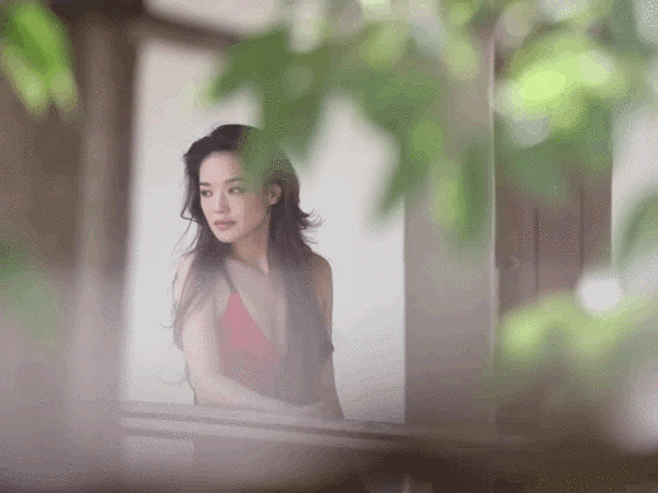 许晴的臀、舒淇的唇、李小冉的胸,这些中年女星性感起来能迷死人