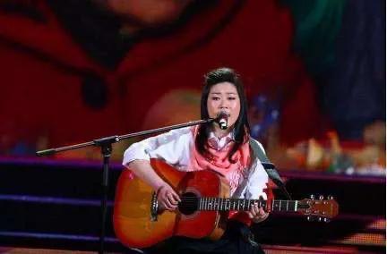 西单女孩任月丽，从街头卖唱到登上春晚舞台，看她是如何浴火重生