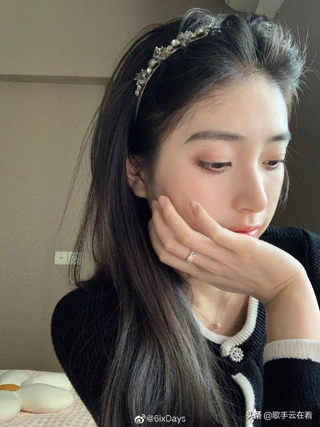 99年美女空乘小姐姐迷人美照欣赏，真好看