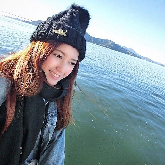 美女学徒 钟晴 Karlie 说错话引公愤，愛狗人士發文狂插佢