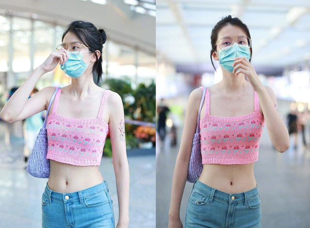 乔欣的身材比例简直逆天,戴眼镜穿吊带似清纯学妹,花式秀小蛮腰