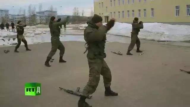 在北极抢救伤员有多难？俄美女军医告诉你，绑绷带也是技术活