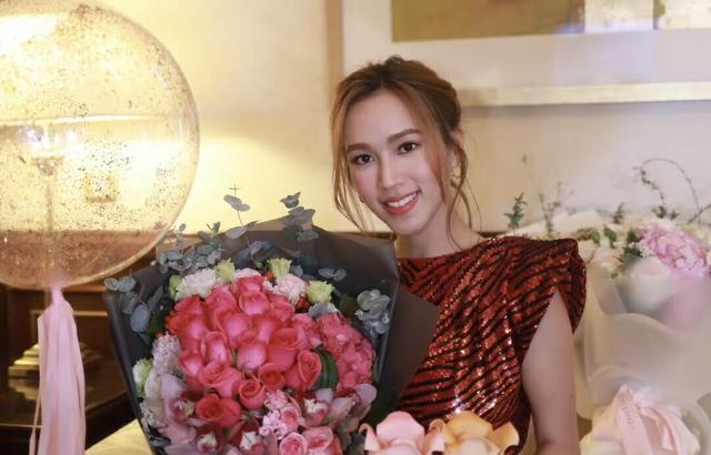 TVB混血女星主动要求加咸猪手戏！自愿被摸臀部，因丑闻事业受阻