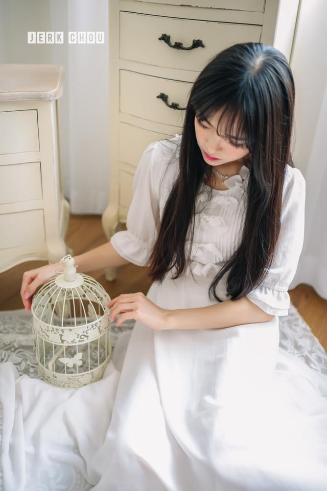 文艺女孩水灵清秀娇羞可爱端庄文雅