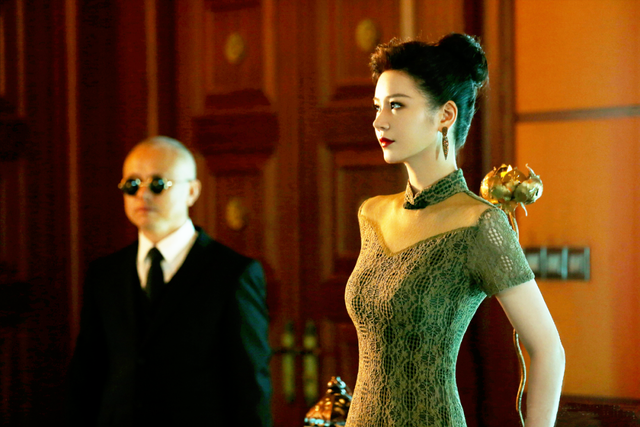 53岁扮少年,41岁装清纯少女,2022最烂10部电影,一部比一部辣眼