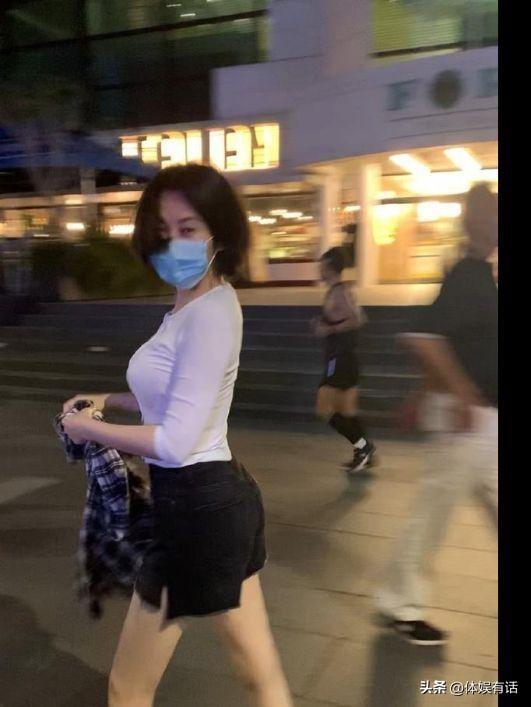 许晴的臀、舒淇的唇、李小冉的胸,这些中年女星性感起来能迷死人