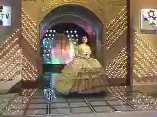 《音乐故事》她是《容易受伤的女人》首唱,更是励志女王