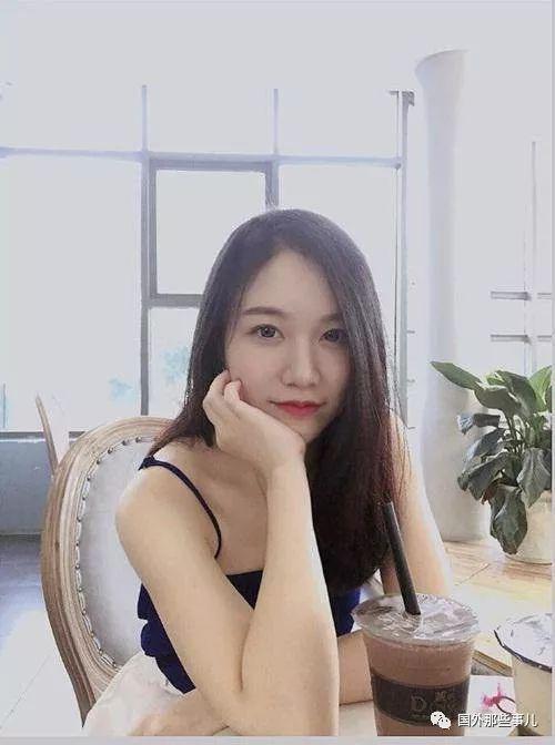 越南女老师长得太漂亮,学生忍不住偷拍照片让她走红网络