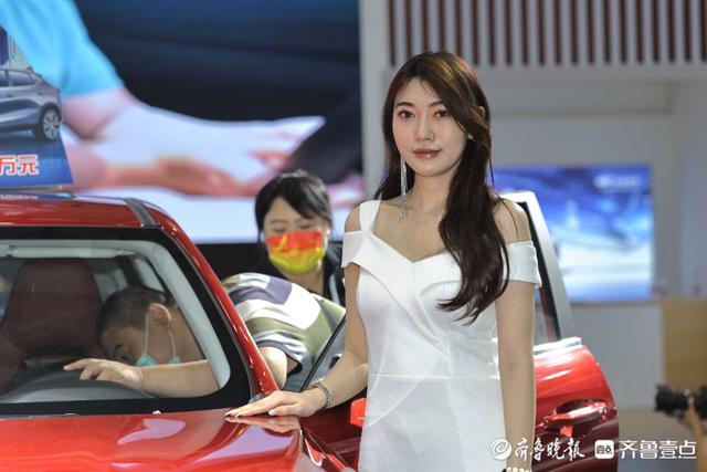 情报员拍客团|齐鲁车展豪车美女云集,趁着周末快和家人来逛逛吧