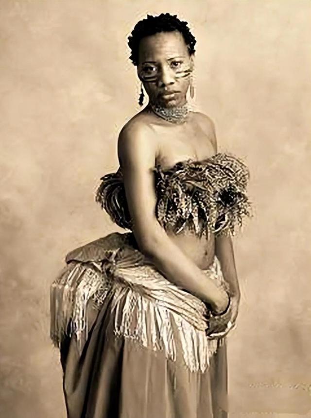 只因臀大，她生前被鞭笞，被凌辱，甚至被做成标本展览200余年