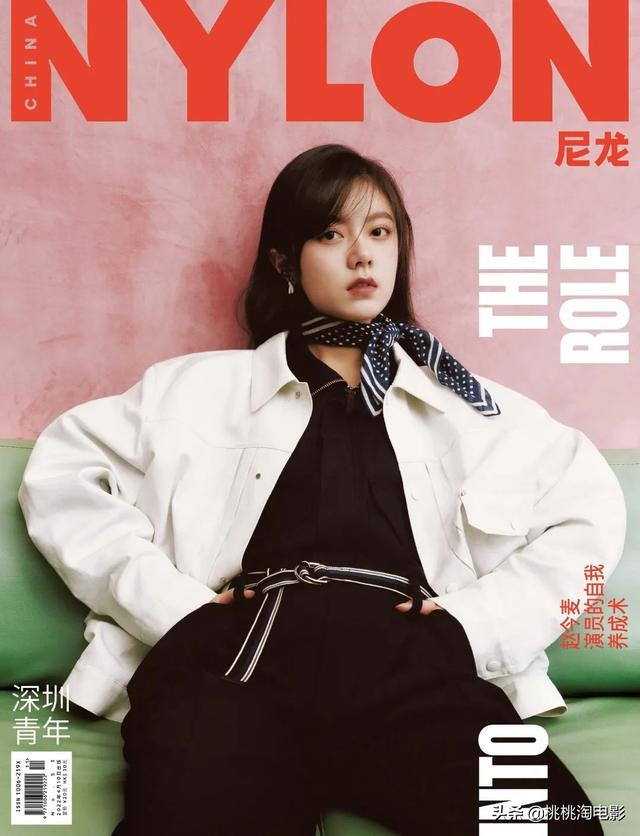 00后小花赵今麦《GQ》黑白风格写真大片，变身摇滚酷女孩