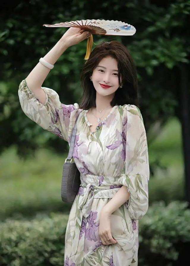 非常甜美的女孩