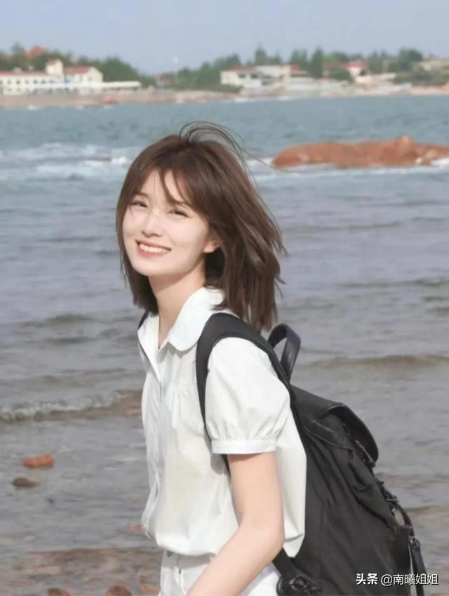 别再留黑长直了!今年流行这4种“短发发型”,个个减龄有气质