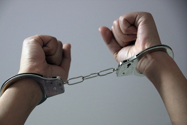 18年陕西女孩养蛇当宠物,不慎被咬伤,抢救时宁死不说是什么蛇