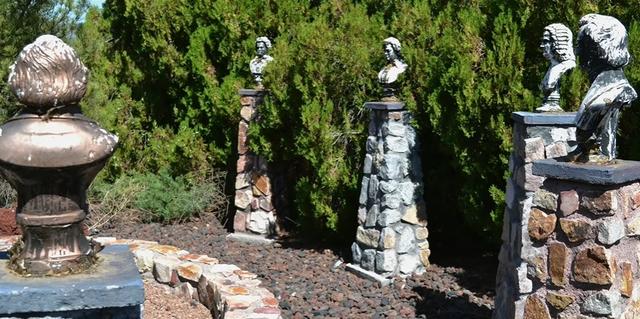 美国普通退休教师,居然是传说雌雄大盗?逍遥半生,到死都没被抓