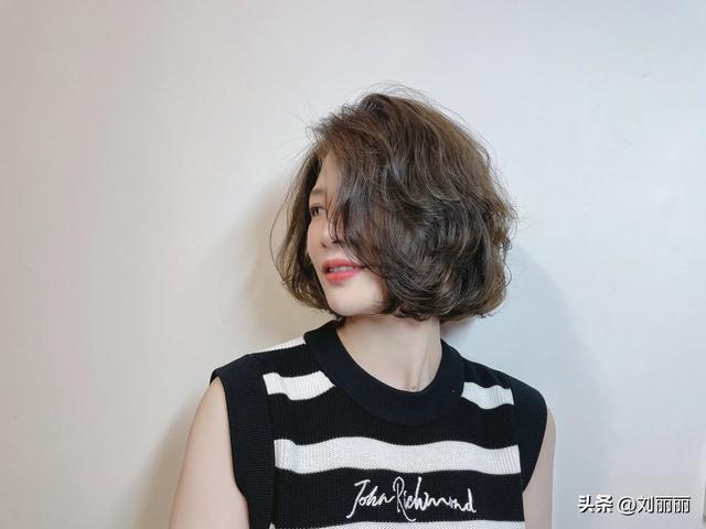 女士短发别乱剪,最火还是这三种,清爽自然真时尚