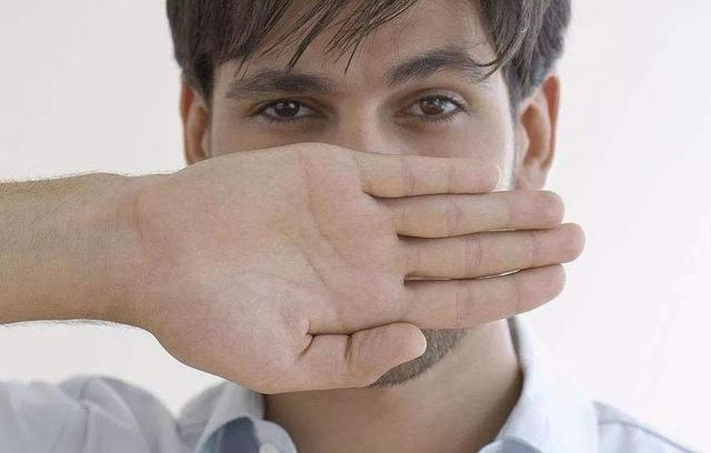 人身上哪个部位挨打最疼?轻轻一拳直接死亡,打架时记得保护好